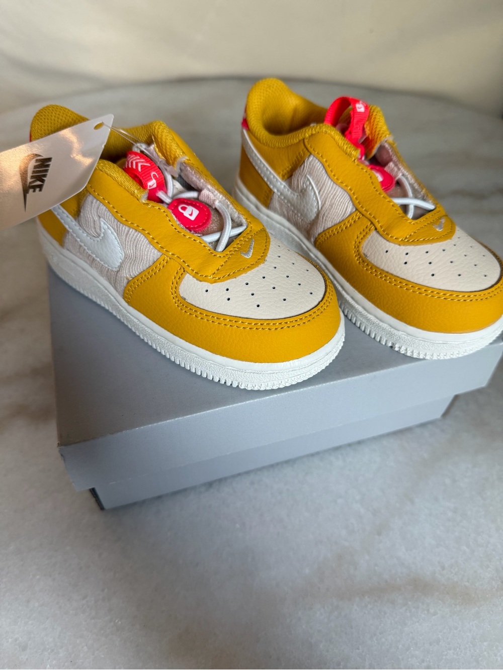 Nike Kids Yellow and Cream Low-Top Sneakers with Pink Pull Tabs size 8C